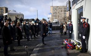 França homenageia vítimas dos atentados ao semanário Charlie Hebdo