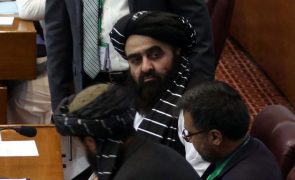 Ministro dos Negócios Estrangeiros talibã visita pela primeira vez o Irão