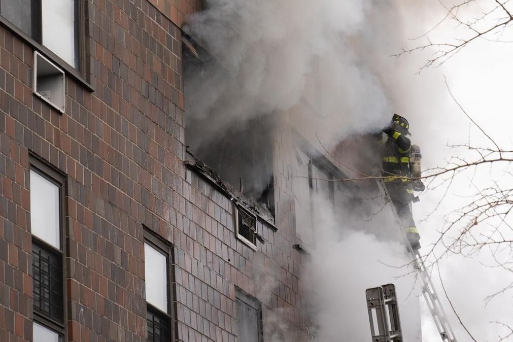 Incêndio em Nova Iorque provoca 19 mortes, nove delas crianças