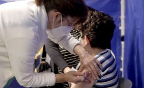 Covid-19: Mais de 300 mil crianças entre os cinco e os 11 anos iniciaram a vacinação