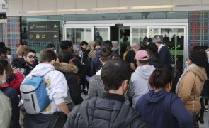 Covid-19: Mais de 2.200 passageiros e 41 companhias multados nas fronteiras áreas
