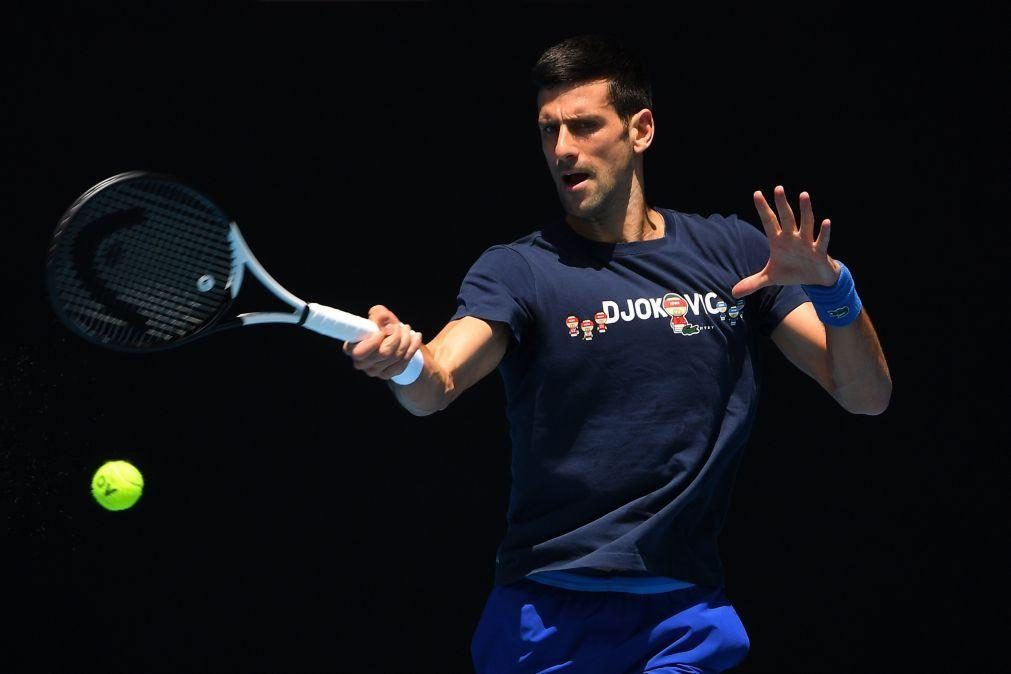 Djokovic admite erros na declaração de entrada na Austrália e após testar positivo à covid-19