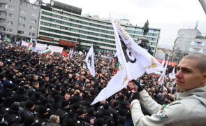 Covid-19: Manifestantes contra restrições tentaram invadir parlamento na Bulgária