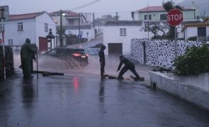 Grupos Oriental e Central dos Açores com aviso amarelo por causa da chuva forte