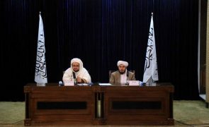 Afeganistão: Talibãs aprovam primeiro orçamento sem ajuda internacional