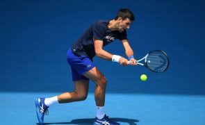 Governo da Austrália cancela visto de Djokovic. Tenista sérvio enfrenta deportação