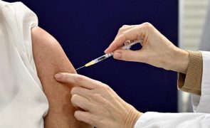Covid-19: Áustria decreta vacinação obrigatória já em fevereiro