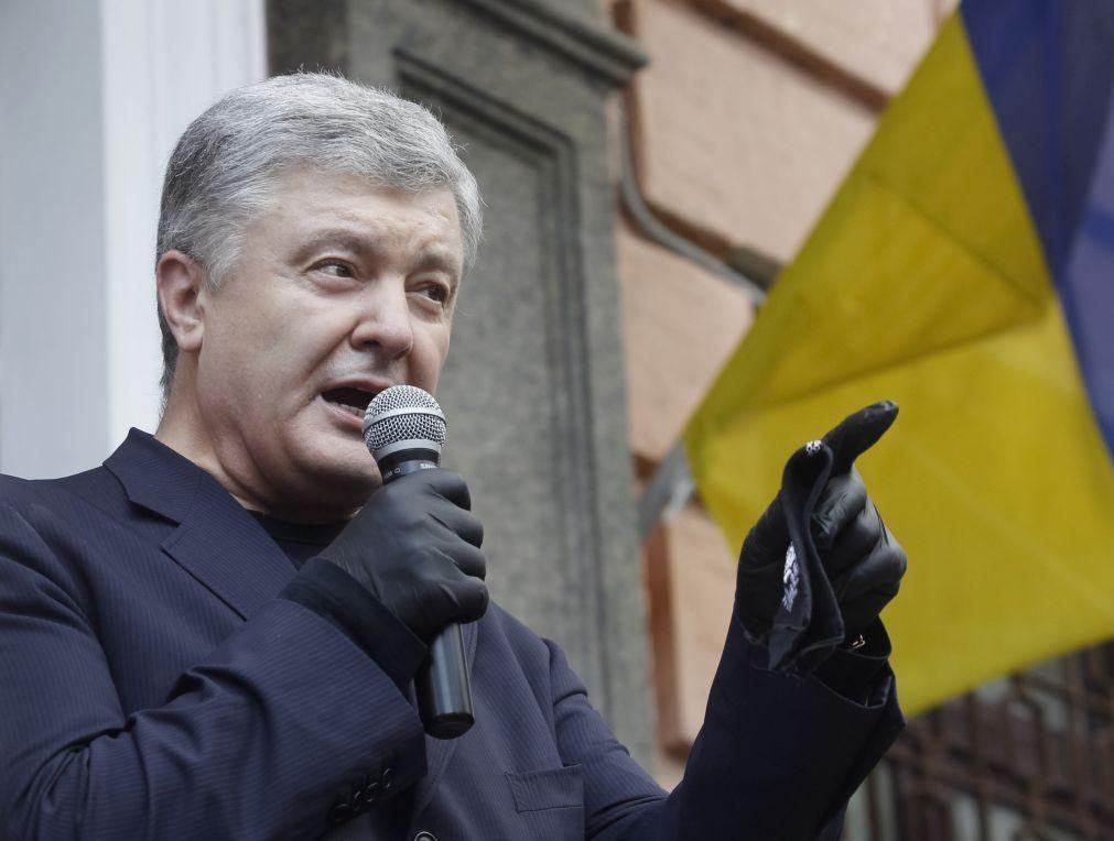 Ex-Presidente ucraniano Poroshenko regressou ao país apesar do risco de detenção