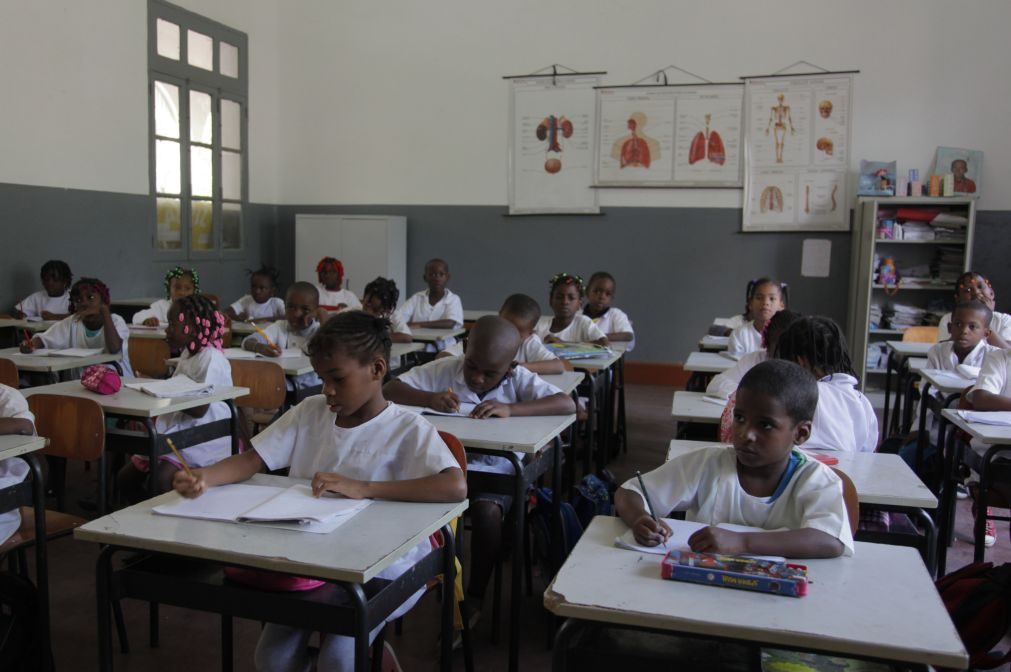 Angola quer ultrapassar analfabetismo digital entre estudantes da CPLP
