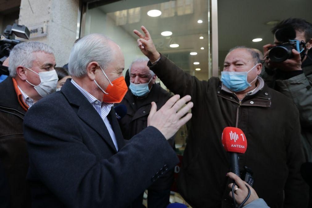 Rui Rio abandona campanha eleitoral após sangramento do nariz
