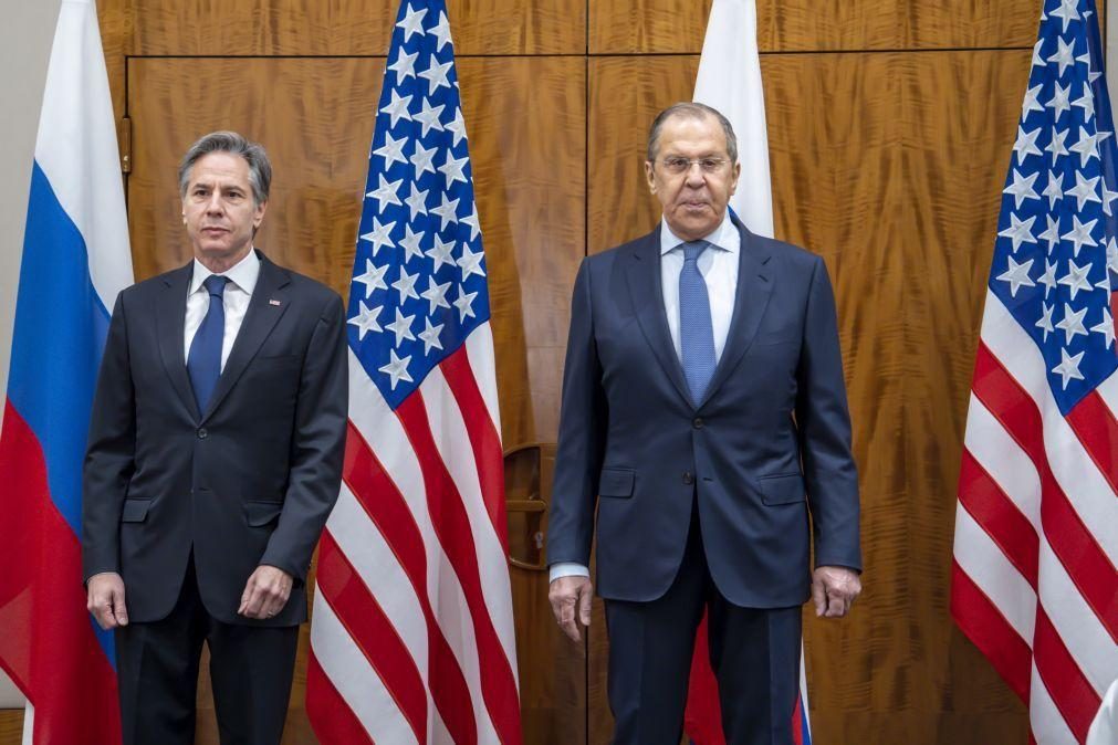 Ucrânia: Lavrov diz a Blinken não esperar avanços na sua reunião em Genebra