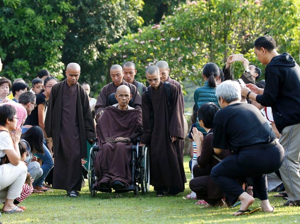 Monge budista Thich Nhat Hanh morre aos 95 anos