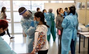 Covid-19: Espanha regista mais de 300 mil novas infeções e supera os 9 milhões de casos