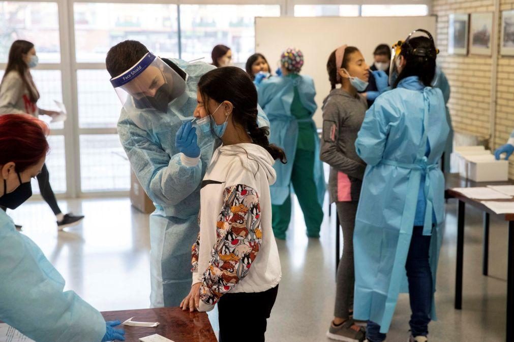 Covid-19: Espanha regista mais de 300 mil novas infeções e supera os 9 milhões de casos