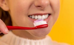 Descubra o perigo dos produtos de branqueamento dentário