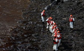 Costa do Peru atingida por segundo derrame de petróleo em menos de duas semanas