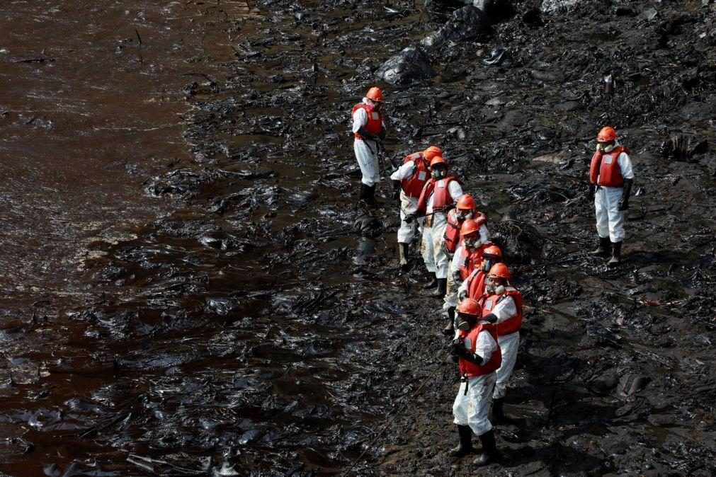 Costa do Peru atingida por segundo derrame de petróleo em menos de duas semanas