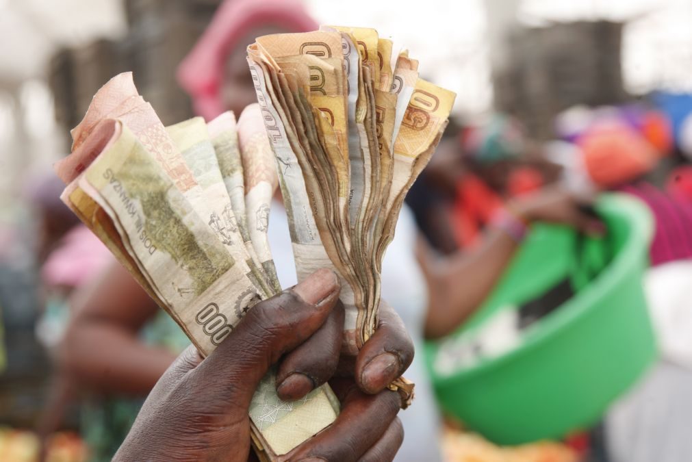 Sindicatos angolanos recusam qualquer ajuste do salário mínimo abaixo da cesta básica