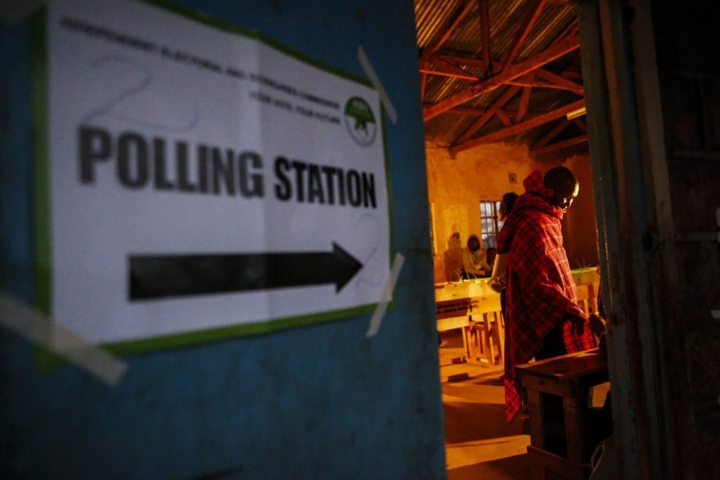 Abertas assembleias de voto para eleições gerais no Quénia