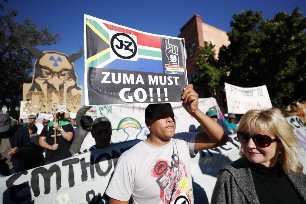 Protestos e distúrbios na África do Sul horas antes da moção de censura a Zuma