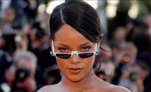 Rihanna apresenta filho de 9 meses na capa da Vogue