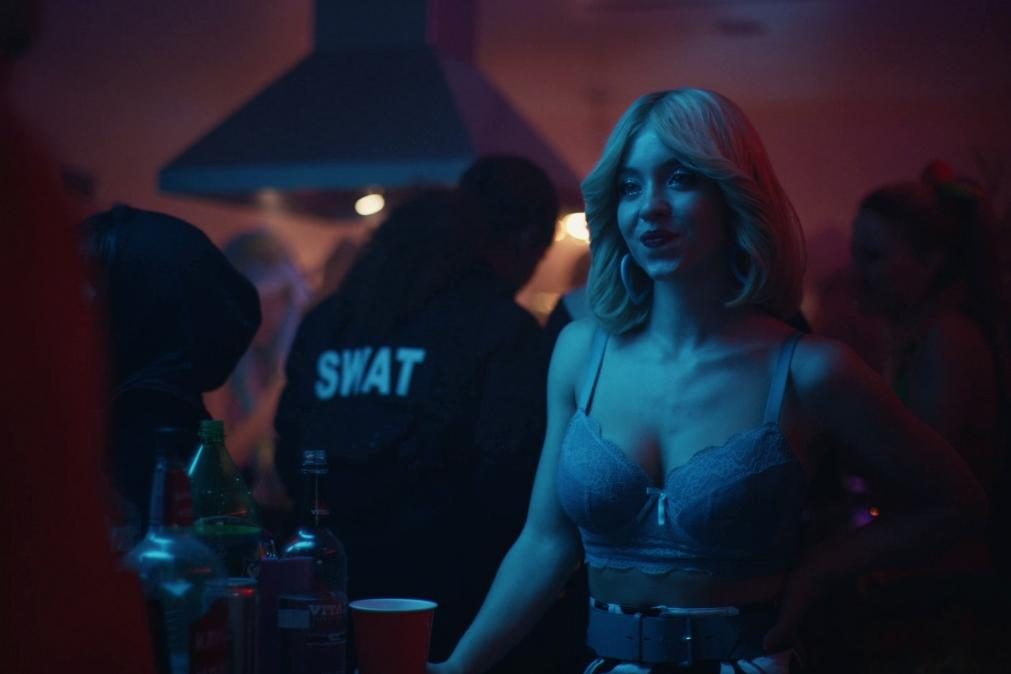 Sydney Sweeney revela ter pedido para cortar cenas de topless em Euphoria