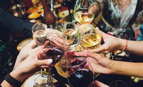 Consumo de bebidas alcoólicas é o fator principal para o aparecimento de 7 tipos de cancro