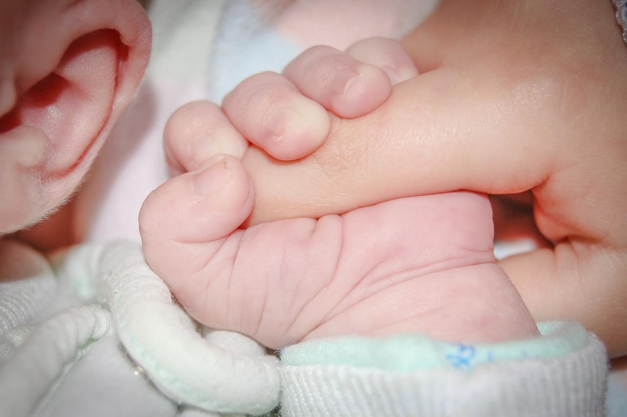 Bebé com covid-19 internado no São João já não está ligado ao ventilador