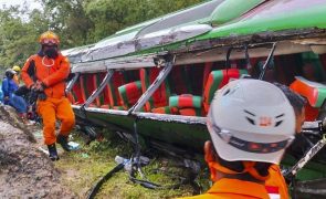 Pelo menos 13 mortos e dezenas de feridos em acidente de autocarro na Indonésia