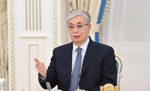 Presidente do Cazaquistão reduz poderes do antecessor Nazarbayev