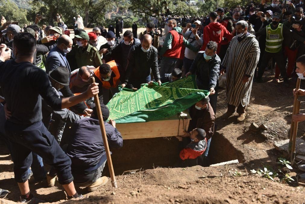 Centenas de pessoas marcam presença no funeral de Rayan em Marrocos