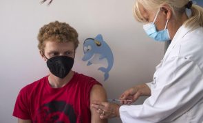 Covid-19: Mais de metade das crianças dos 10 a 17 anos na UE não têm vacinação completa