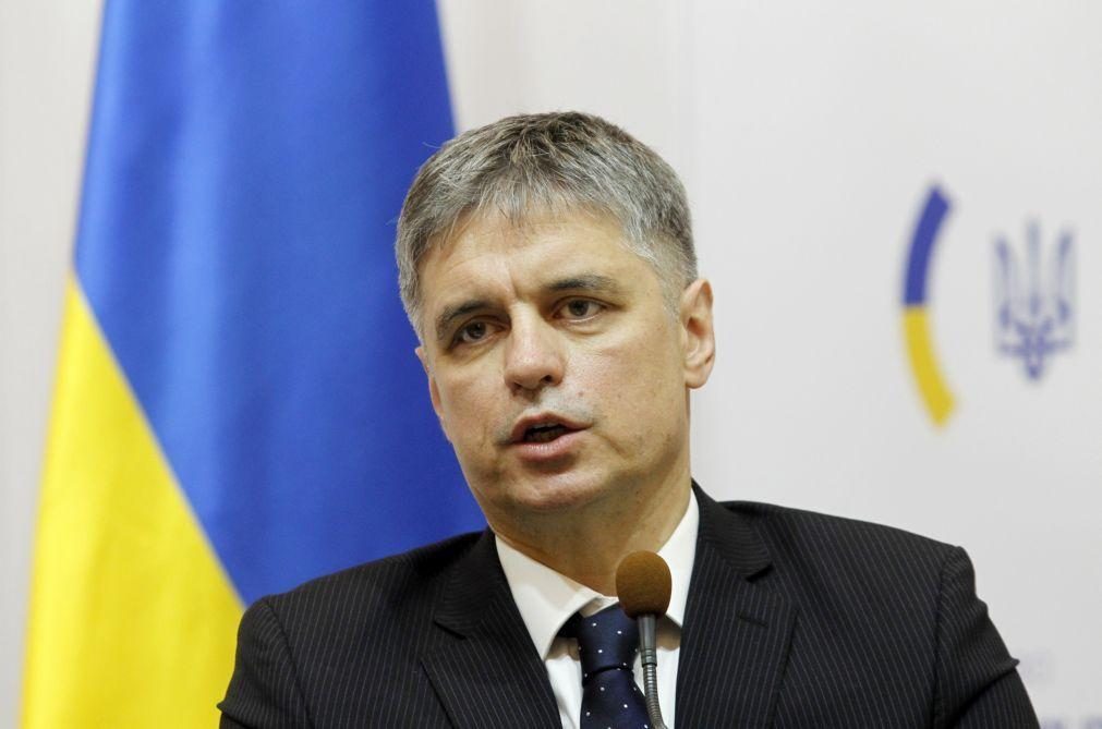 Ucrânia diz que pode abandonar intenção de integrar a NATO