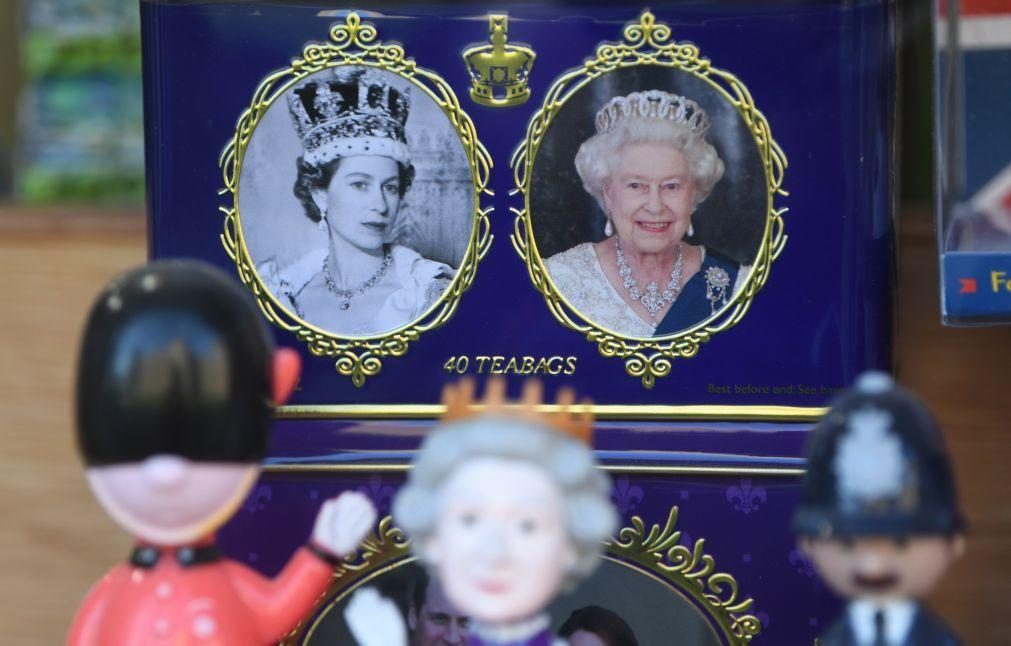 Rainha Isabel II retoma eventos públicos apesar das dúvidas sobre a sua saúde