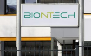 Covid-19: BioNTech vai enviar fábrica móvel de vacinas mRNA para África este ano