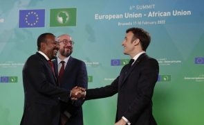UE/África: Macron defende mais operações como a de apoio do Ruanda a Moçambique