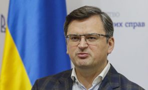 Ucrânia: MNE ucraniano anuncia acordo de princípio para envio de missão de formação militar da UE