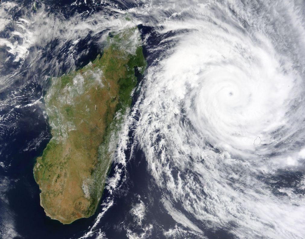 Chegada iminente do ciclone Emnati a Madagáscar 