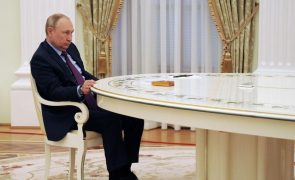 Ucrânia: Parlamento russo aprova pedido de Putin para enviar tropas para estrangeiro