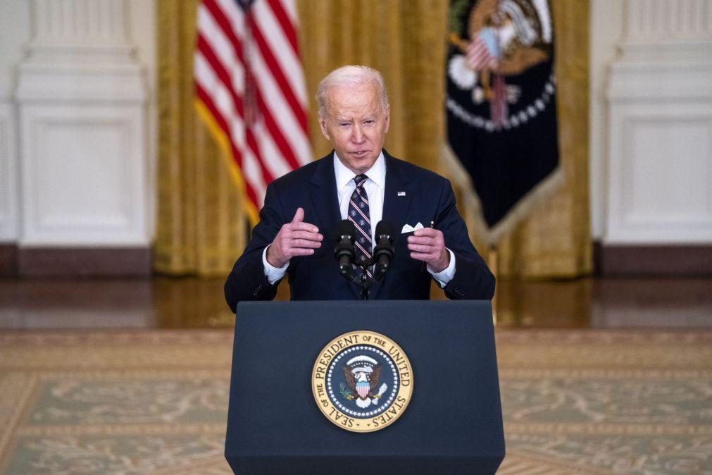 Biden impõe sanções à Rússia por