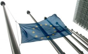 Comissão Europeia quer proibir entrada na UE de produtos associados ao trabalho forçado