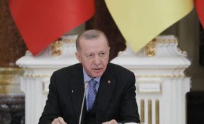 Ucrânia: Erdogan diz a Putin que nunca reconhecerá perda da soberania ucraniana