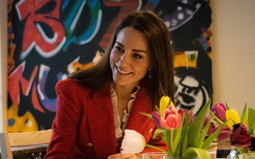 Kate Middleton Brilha na Dinamarca com blazer vermelho de 16 euros! (Fotos)