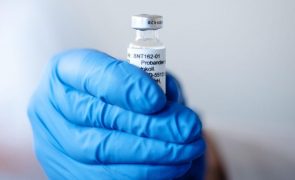 Covid-19: Mais de 13 mil pessoas receberam reforço da vacina na terça-feira
