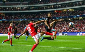Benfica reage a duas desvantagens e empata com Ajax nos 'oitavos' da Liga dos Campeões