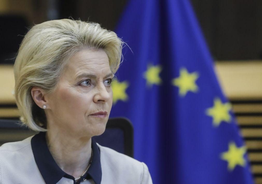 Ucrânia: Von der Leyen promete sanções pesadas e avisa Putin para 