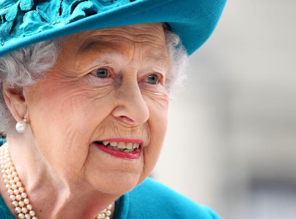 Rainha Isabel II infetada com covid-19 adia compromissos pela segunda vez