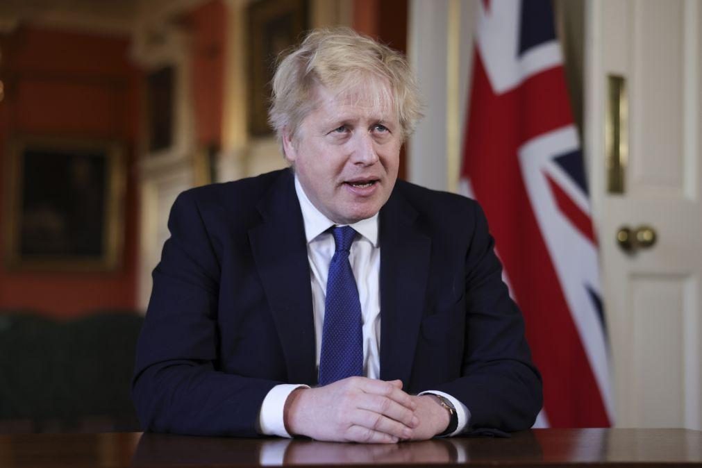 Ucrânia: Boris Johnson rejeita
