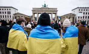 Ucrânia: Centenas de pessoas pedem paz junto às Portas de Brandeburgo