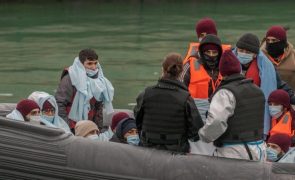 Migrações: Travessias ilegais no Canal da Mancha ultrapassam as 28 mil em 2021, novo recorde